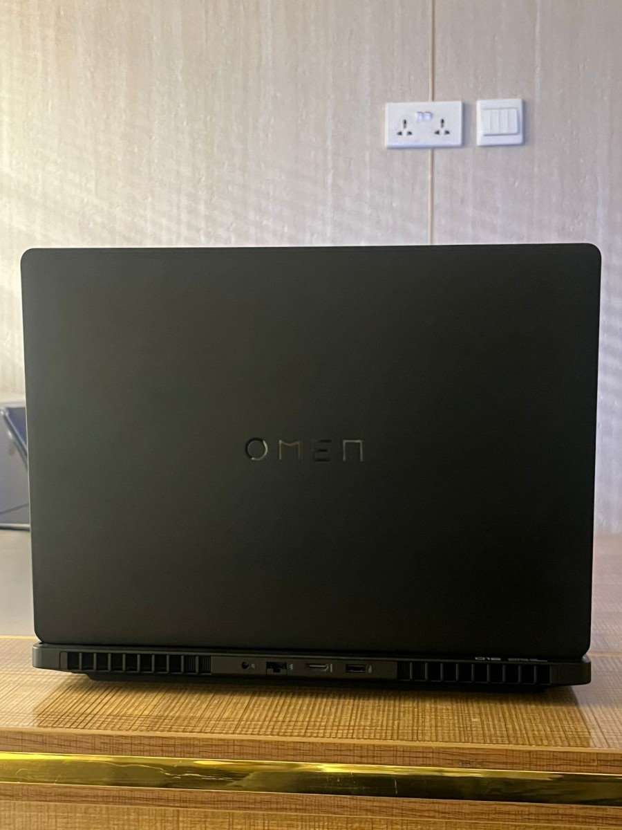 Laptop - Thumbnail 3