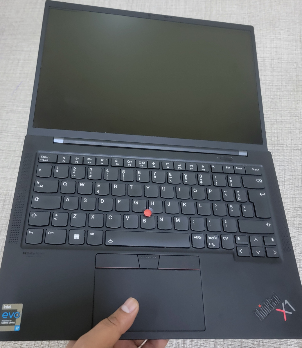 Lenovo X1 Carbon 🔥 💻 Powerful. - Thumbnail 6