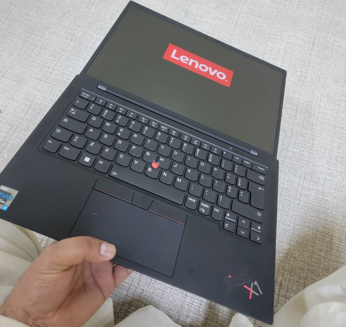 Lenovo X1 Carbon 🔥 💻 Powerful. - Thumbnail 2